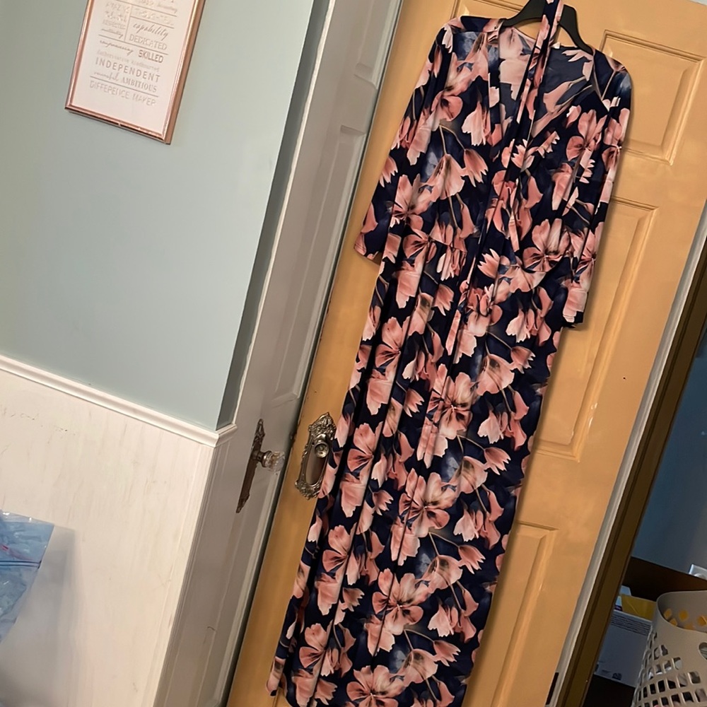 Floral maternity dress (plus size)